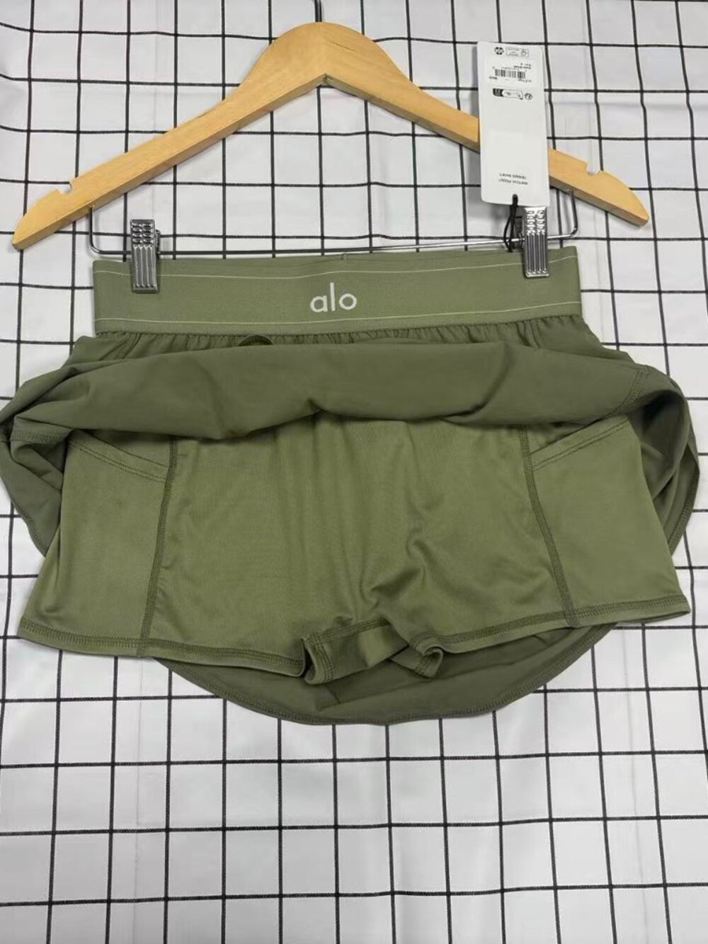 Alo Yoga Match Point Tennis Skirt (Dune Grass)🍃 - Picture 4 of 5